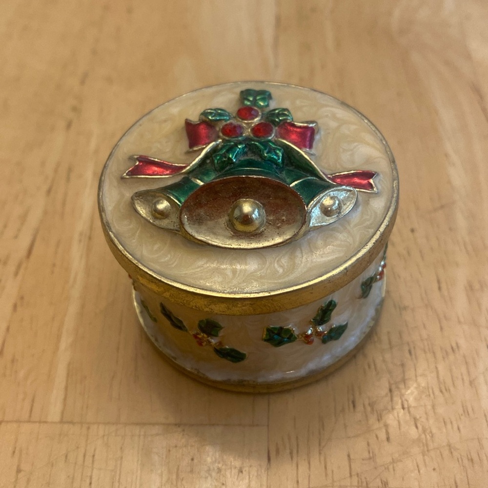 Bombay Co vintage enamel covered tea light candle holder with gold trim & bells